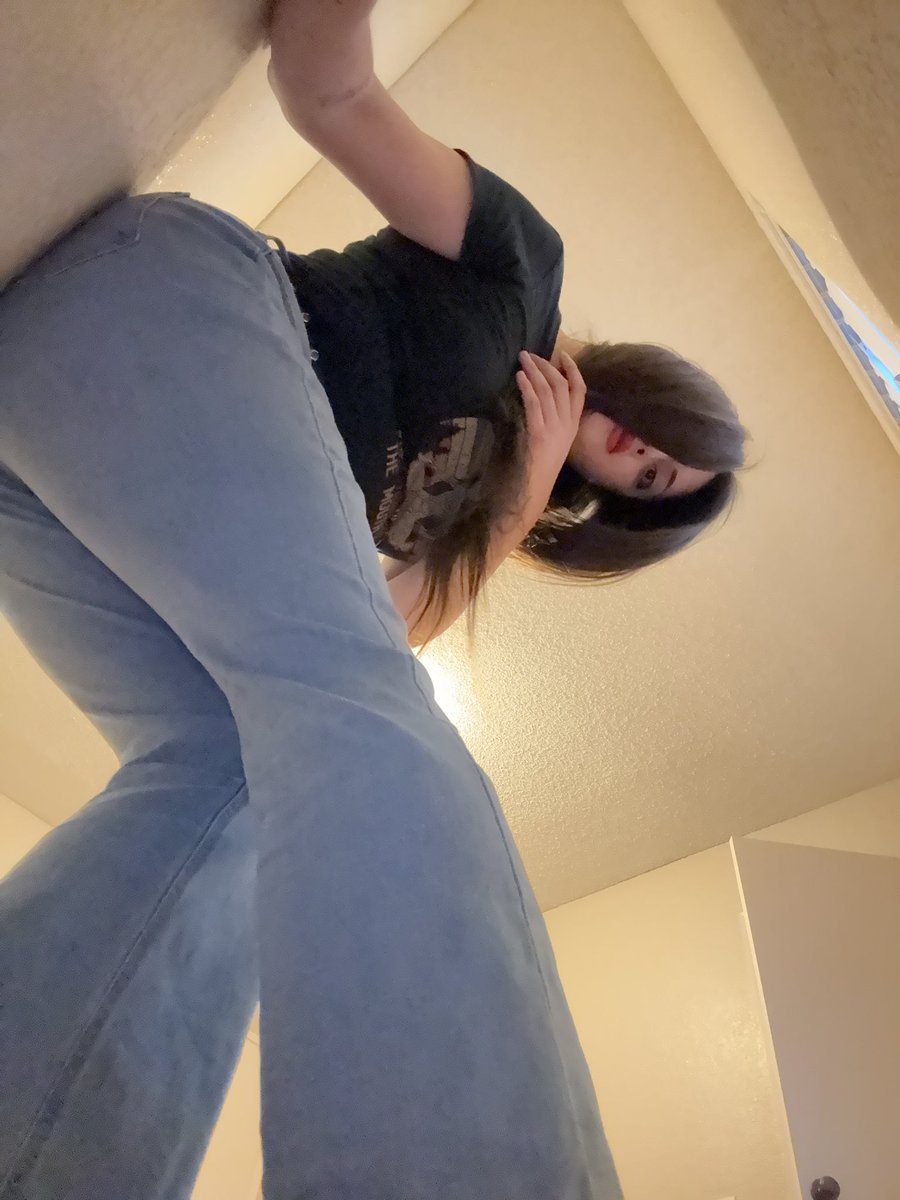 giantess ambrosia🔞 tweet media
