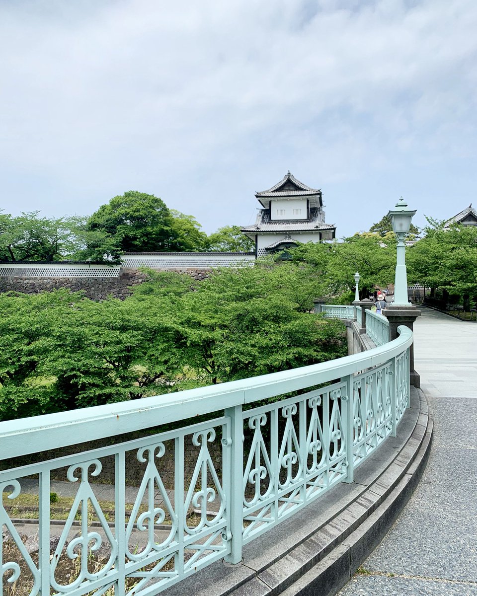 行く春や  鳥啼き魚の  目は泪
芭蕉

Spring is passing— / birds cry, and in the eyes of fish / are tears. 
Basho

#kanazawa #日本文化 #japantravel