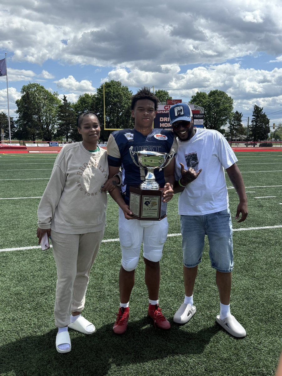 Trinity_HSFB's tweet image. This past weekend, Amil Way ended his high school career as a Champion of the 2025 East West All Star Game. 
Amil represented Trinity amongst some of the best players in PA. 
We are incredibly proud of @AmilWay 
☘️🏆
@PaFootballNews @PSFCA_ @RymirVaughn @dan_sostek