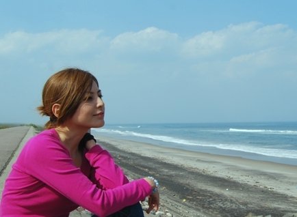 SAICO_FAN_SITE's tweet photo. 「ありがとう」

ひとつひとつの大切な場面達

すべてが輝いて見える

聴いてくれる人がいてくれたから
続けて来れた

一度きりの人生
きらきらした場面に
これからもっと出会うために
まだまだ続いてくよ

20.30.40年
わくわくし続けよう

#鈴木彩子(#SAICO)
1990 -5/21- 2025
【35th Anniversary!!】 https://t.co/5EWJ8fuQ3T