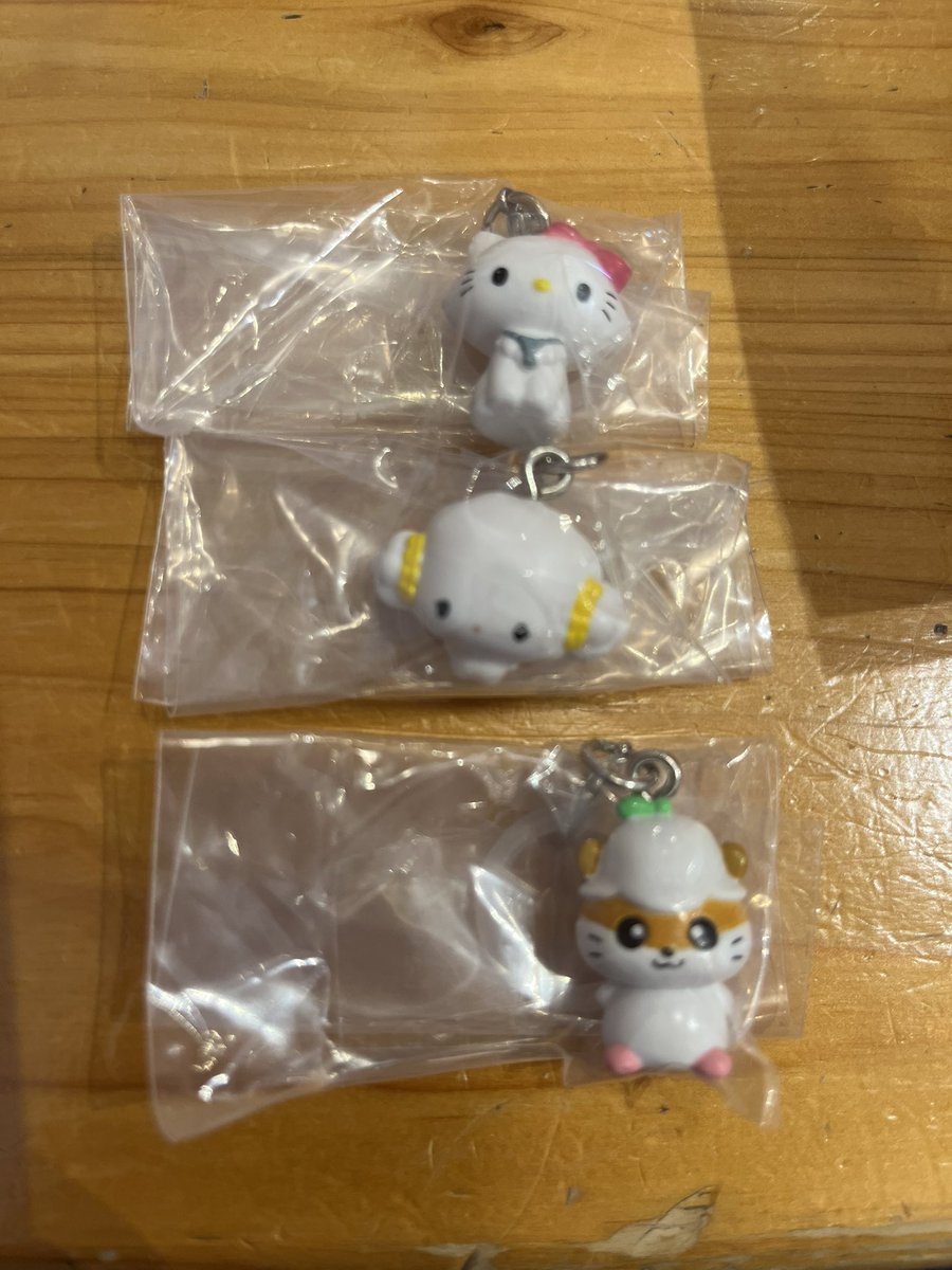 batsu0522's tweet photo. 【交換】
サンリオ　めじるしアクセサリー
求：画像2 くろうさ
譲：画像1 チャーミーキティ　こぎみゅん　コロコロクリリン

お気軽にお声掛けください。 https://t.co/V7XykRtwhu