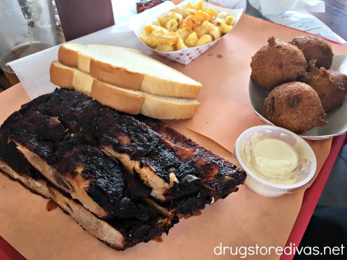 drugstoredivas's tweet image. I love this #Top4Theme #Top4RoadTrips

1. A car in @VisitOld96SC that&apos;s good for road trips
2. My favorite ribs from Rodney Scott&apos;s in @ExploreCHS that are worth the road trip
3. Ellensburg, WA, where I road tripped w/@cookeatgo.
4.  A Dunkin&apos;-filled road trip w/@TalesOfTiredMom