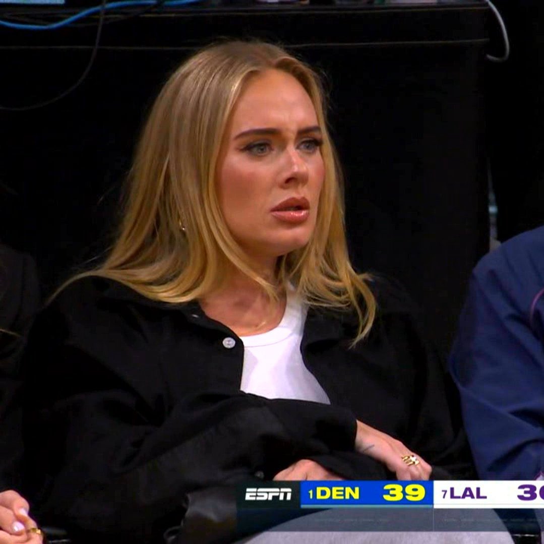 My phone put these two photos together today in one of those random slideshow things and all I gotta say is like mutha like daughter