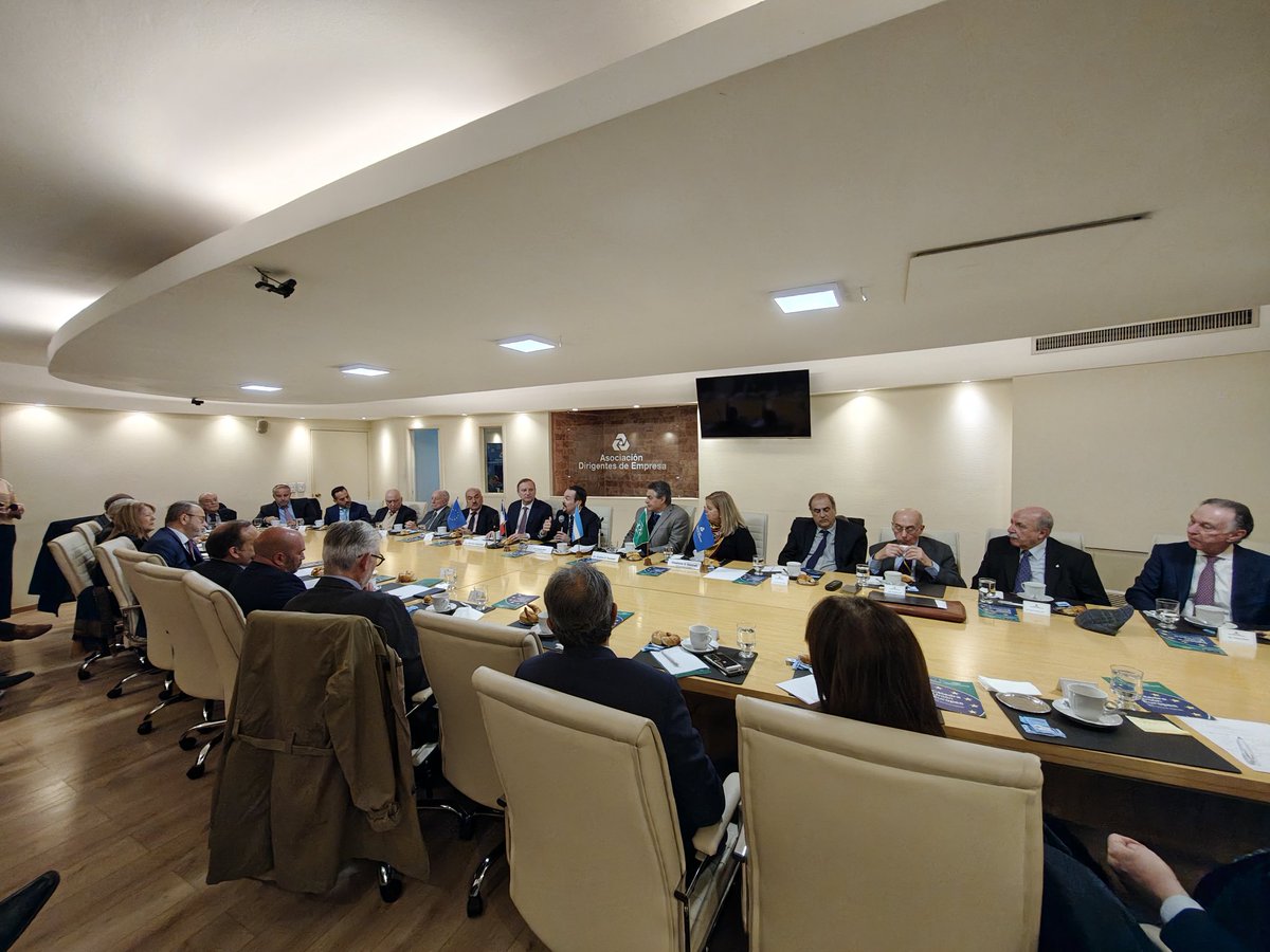 patodegiorgis's tweet photo. Recibimos al Embajador de Francia 🇫🇷 Romain Nadal en un nuevo Desayuno de Trabajo de la Catedral Unión Europea de la @universidaduces sobre la defensa del Viejo Continente ante los nuevos desafíos que amenazan su paz y estabilidad #CátedraUE #UCES https://t.co/PYXlicpX5r