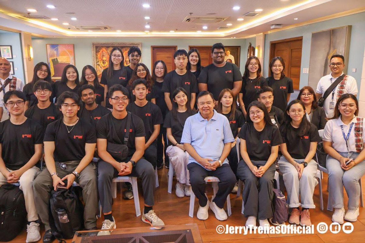 jerry_trenas's tweet photo. WELCOME TO ILOILO, NATIONAL UNIVERSITY OF SINGAPORE!

Pleased to meet the 24 students from the National University of Singapore, who will be having their Innovation Circuit Tour in the city and province under Innovate Iloilo.

#USWAGIloilo
#RISEIloilo
#IloiloCityToTheNextLevel https://t.co/XK4pN95z8E
