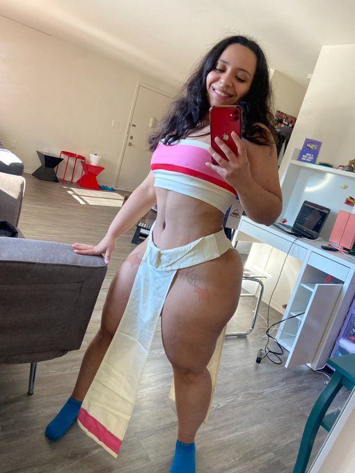 Watch Nixlynka the Succubus's leaked NSFW photo on TwXstars