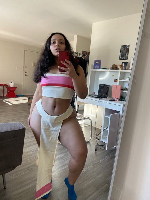 Watch Nixlynka the Succubus's leaked NSFW photo on TwXstars