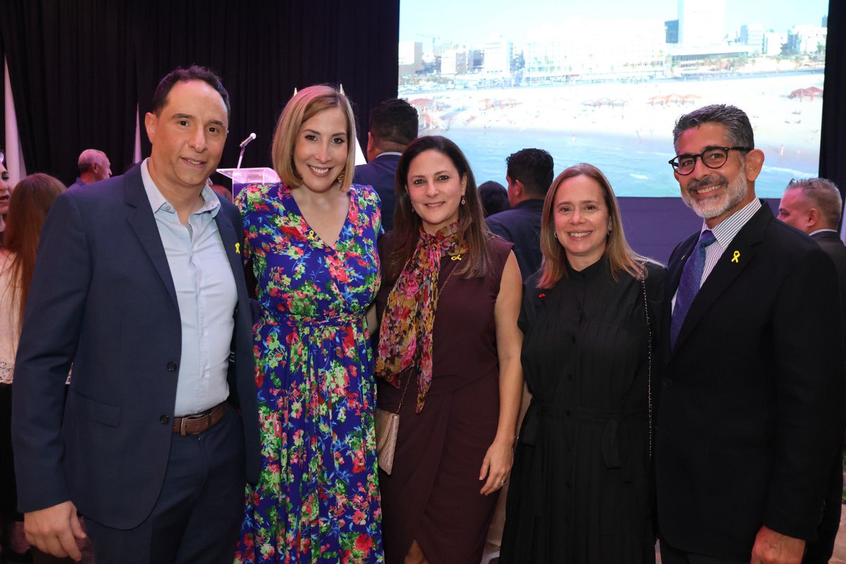 Ayer tuve el honor de ser Maestra de Ceremonia en el 77 aniversario del Estado de Israel, compartiendo con el cuerpo diplomático y empresarios de la comunidad. 🇮🇱✨

Para mí fue muy especial, ya que la amistad que me une con Itai y Sarit se ha convertido en familia. Desde Panamá