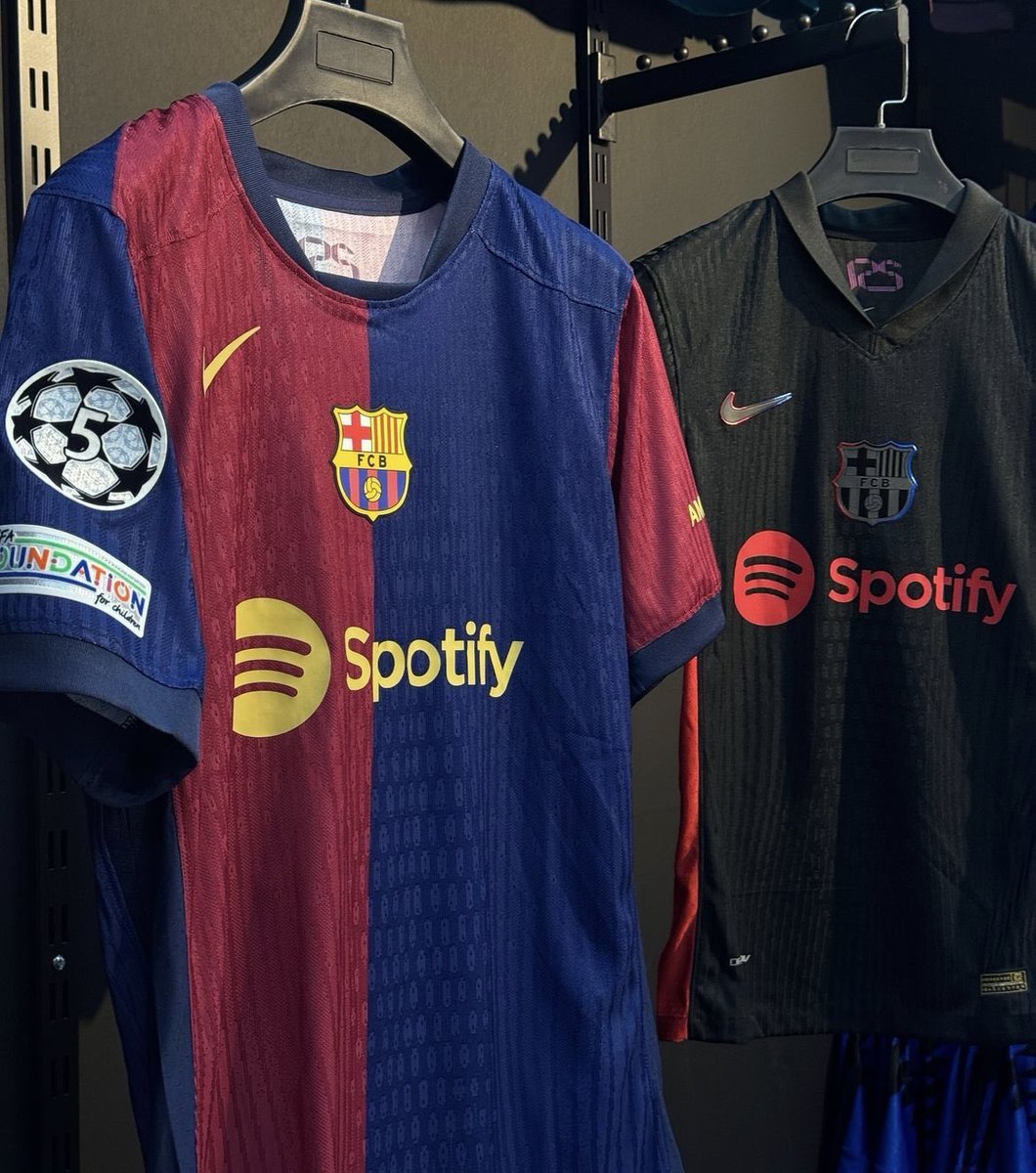 dna_blaugrana's tweet photo. Jamais esqueceremos desses uniformes. https://t.co/U62G9RgDWH