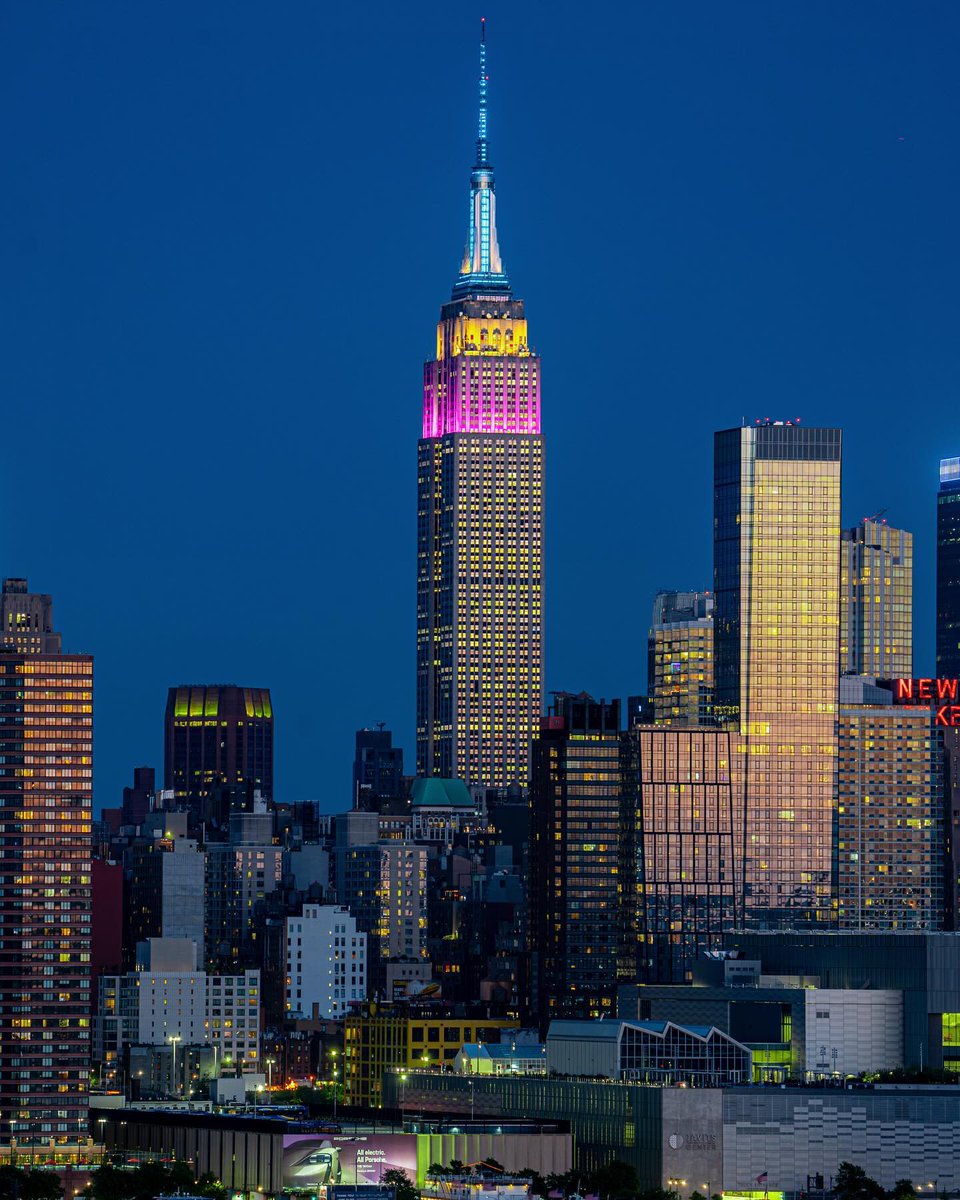 Empire State Building tweet media