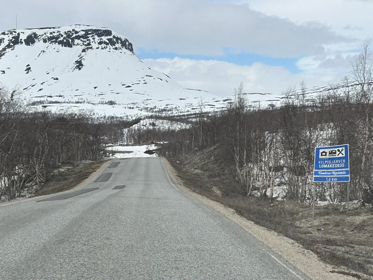 Keijo Heikkilä (@keijoheikkila) on Twitter photo Vt 21 Ailakkalahti-Kilpisjärvi -investointihanke käynnistyy touko-kesäkuun vaihteessa. Valtatie kevennetään ja käytännössä rakennetaan uudelleen 4,2 km matkalla. Urakoitsijana toimii Maarakennus Kamara Oy. Maastossa on vielä lunta 80 cm. <a href="/vaylafi/">Väylävirasto</a> <a href="/Lapin_ELY/">Lapin ELY-keskus</a> Vt 21 Ailakkalahti-Kilpisjärvi -investointihanke käynnistyy touko-kesäkuun vaihteessa. Valtatie kevennetään ja käytännössä rakennetaan uudelleen 4,2 km matkalla. Urakoitsijana toimii Maarakennus Kamara Oy. Maastossa on vielä lunta 80 cm. <a href="/vaylafi/">Väylävirasto</a> <a href="/Lapin_ELY/">Lapin ELY-keskus</a>