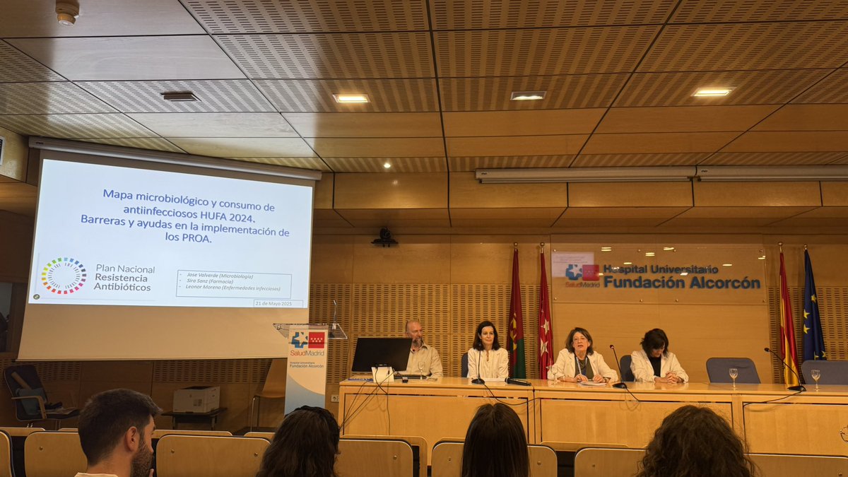 Sesión clínica HUFA a cargo del equipo PROA con participación de Microbiología, Enfermedades Infecciosas y Farmacia. Decisiones compartidas, impacto conjunto #Stewardship #UsoRacionalDeAntimicrobianos