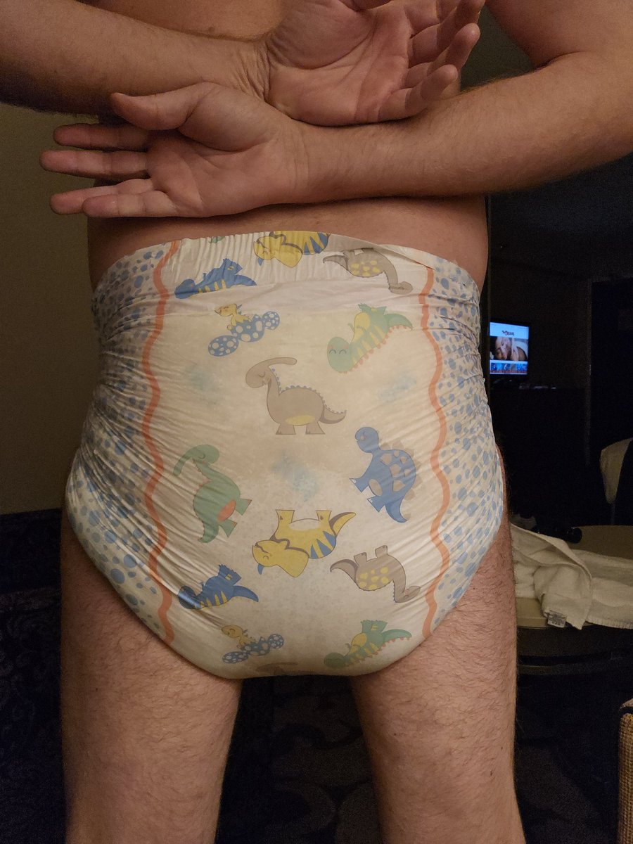 I had to sit on the coffee table to buzz a load out. So much piss was leaking onto the table and then onto the floor. Leaked in the bed too lol.  What happens in Vegas stays in Vegas.. my piss all over the carpets in this room haha 

Update I'll be in MD 6/1 - 6/6