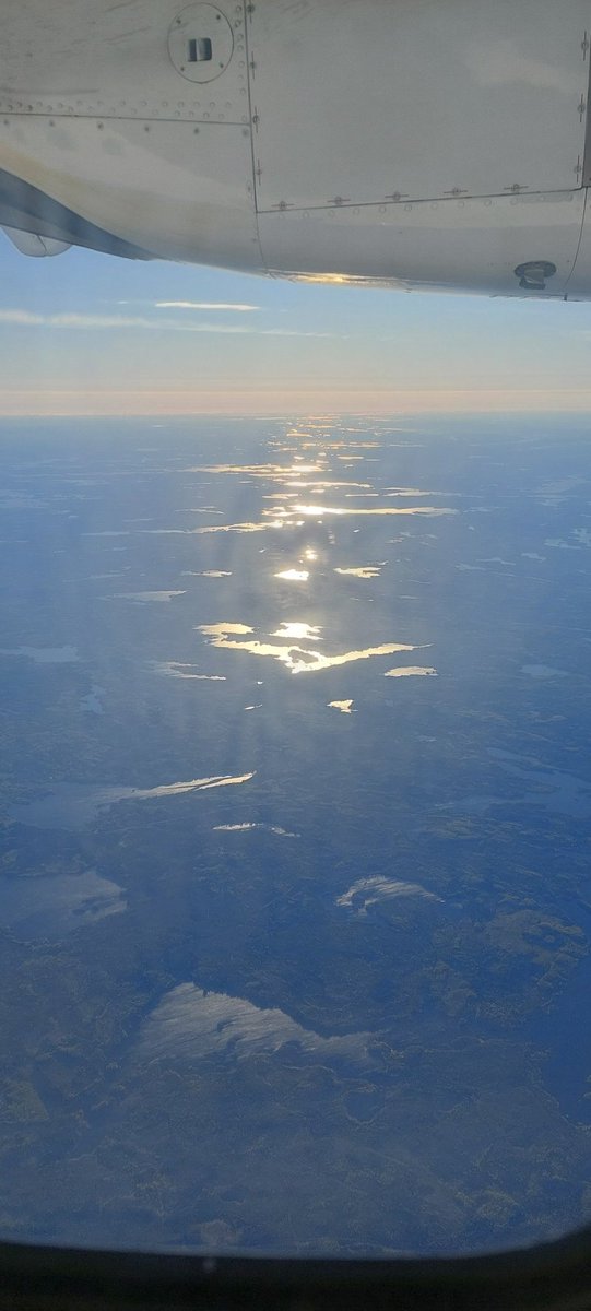 HublinPatrick's tweet photo. Tänään Helsingissä #itäsuomi neuvottelukunnassa liikenneasioita. Ekakuvassa keskellä mökkisaafi #pyöteämuurainen #kallavesi #kuopio. Viimekuvassa Lusin varalaskupaikka #valtatie5 #vt5 https://t.co/2H0yw3YG6n