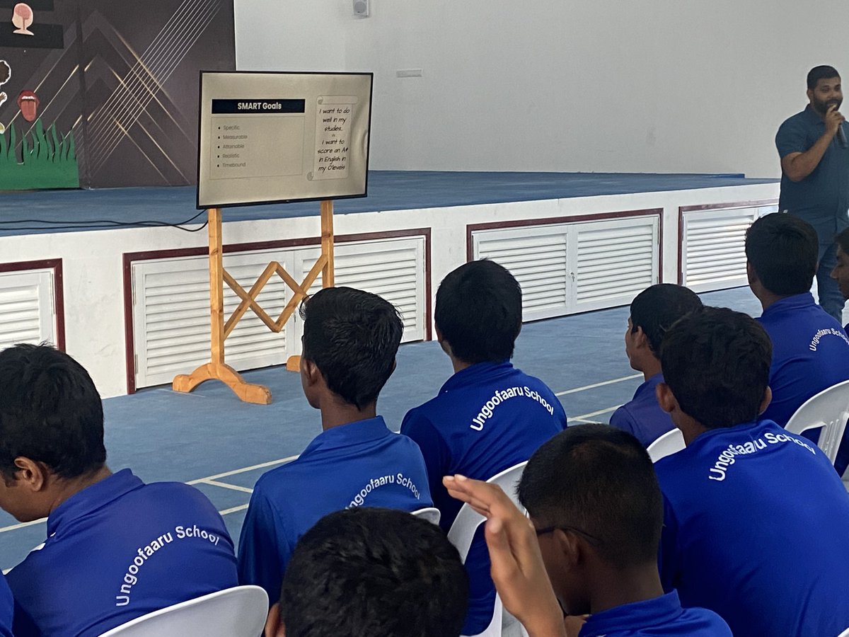 CmsMnu's tweet photo. Study skills sessions at Raa Ungoofaaru School by @MNUedu

#FahiMNU
#MNU
#StudyatMNU
#No1universityinthemaldives https://t.co/jBJvwVXLEQ