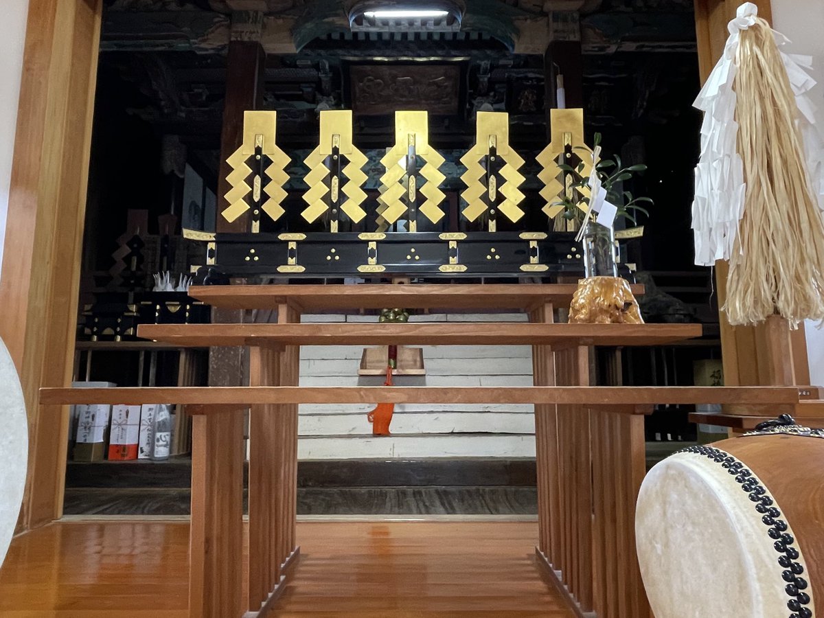 ichidou824's tweet photo. 皆さんこんにちは〜ご無沙汰しています😊

神様強制企画の旅も終わりました😮‍💨

二十数社の弱っている神社を浄め光の柱を立ててきました

今から神威を増大発動して頂かないといけない神々✨✨✨高次なる意志あるエネルギー

現在、他国からの侵略が増していってます
日本国民一致団結し
阻止、退散させなければなりません❗️

日本の神々の御力をもお借りしないといけない状況💧

このままで良いのか日本人‼️

今回もハードでしたが前回よりダメージ受けませんでした💦

神々も歓迎して下さり不思議なことの連続
神社庁の改革を訴える宮司さんの多い事

そんな中、しっかり守っていこうとする県の神社庁長官、行法道彦・宮司・氏子さん達の
熱い思いにも触れ心洗われる事も💞

今後の活動・保護へ向けての打ち合わせなどもでき素晴らしいワークでありました🙏🏻

こういった活動もオペレーションとは別に指示があったり
神託で受け取り行ってます

少し休憩してやりますかぁ〜😄👍🏻

✨自分自神　光の柱を✨

https://t.co/Br65OcHCh9