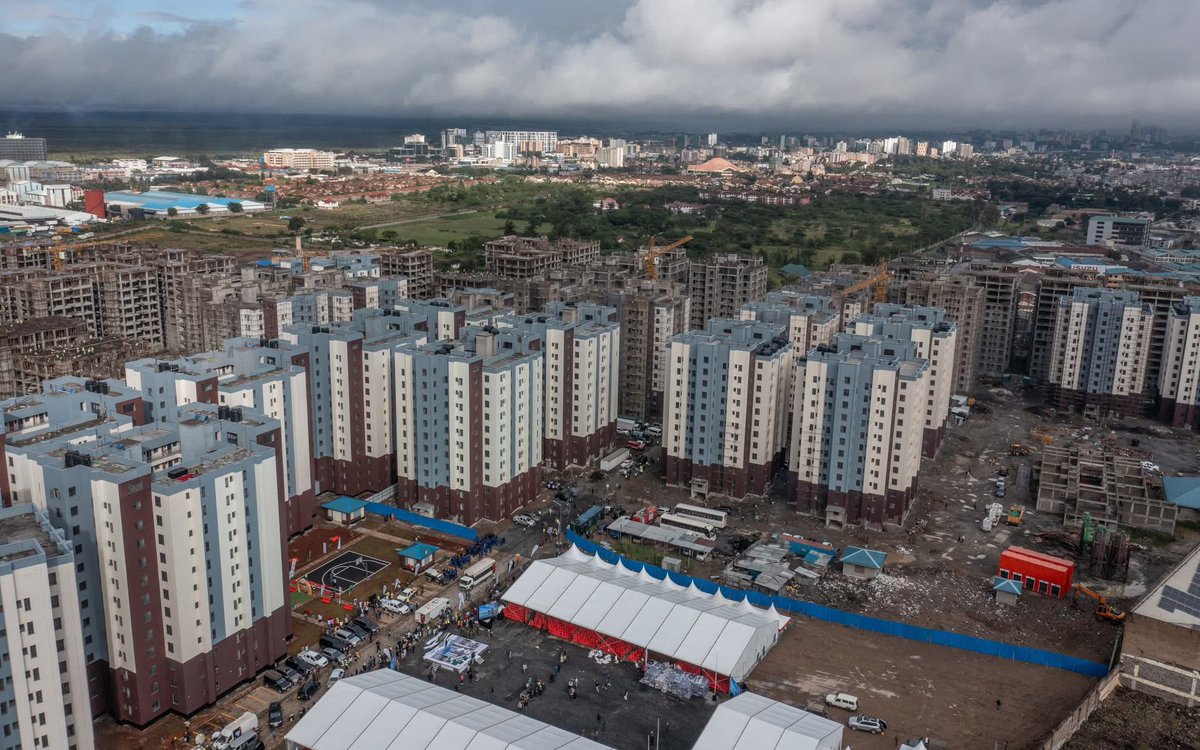 Hayawi Hayawi Huwa 🎊

Let’s give the President his credits👏🏾👏🏾👏🏾
It’s only through honest reflection that leadership and governance is strengthened.
#NewMukuruEstate