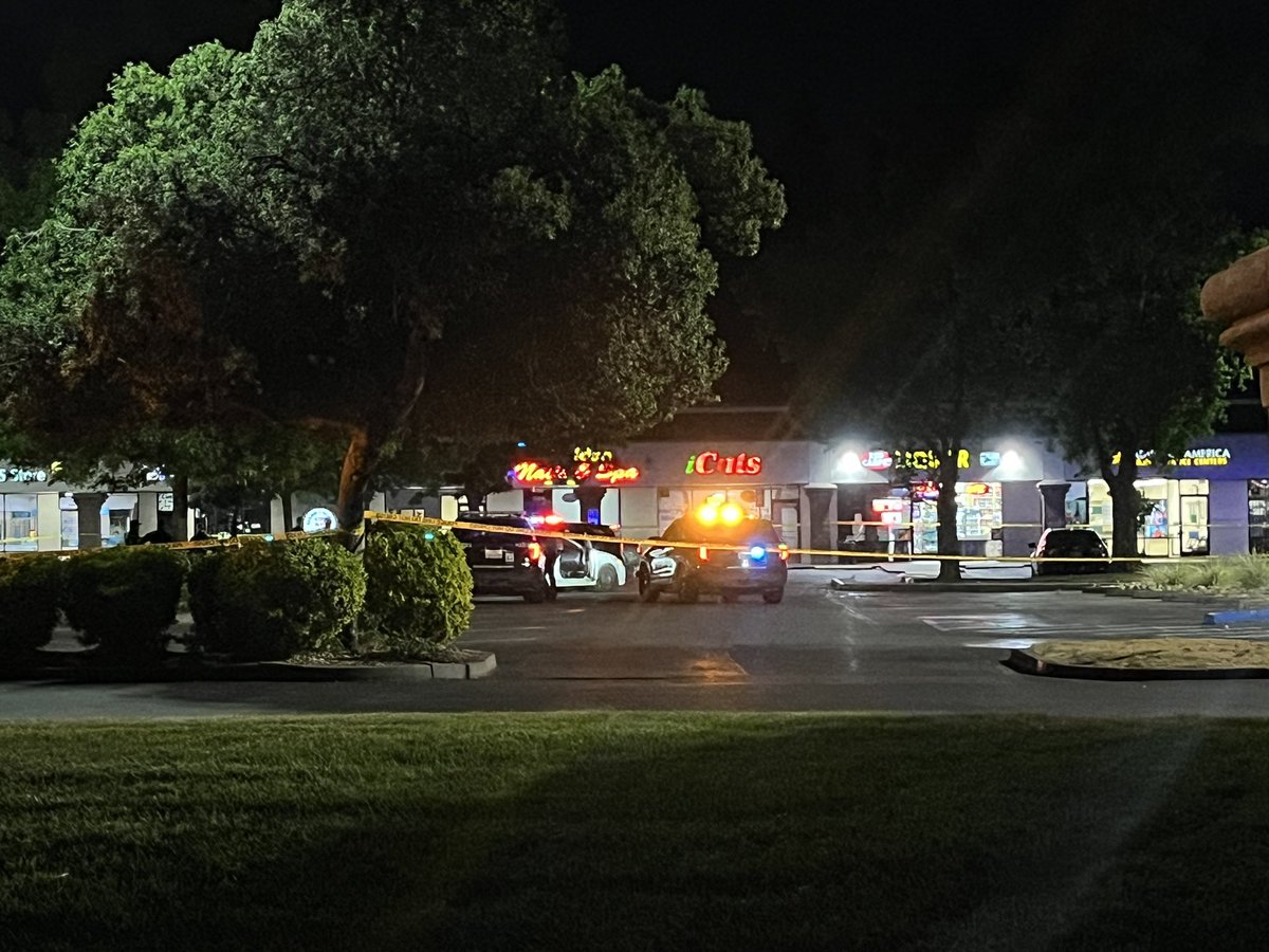 #RIGHTNOW Sacramento Police Department is investigating after a woman was shot in the parking lot of Discovery Plaza in South Natomas. <a href="/kcranews/">kcranews</a>