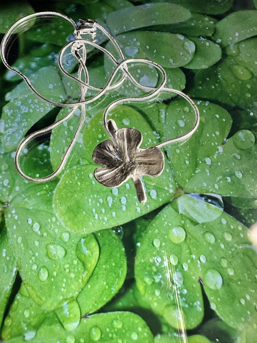 ACE_Hype_AU's tweet photo. ๐ Silver Clay Clover Pendant Giveaway ๐ Celebrating #8yearswithace
https://t.co/oHHmkiOVO9
https://t.co/gyrmrVZ0qR
@official_ACE7 #์์ด์ค https://t.co/QjMdmBw7FF