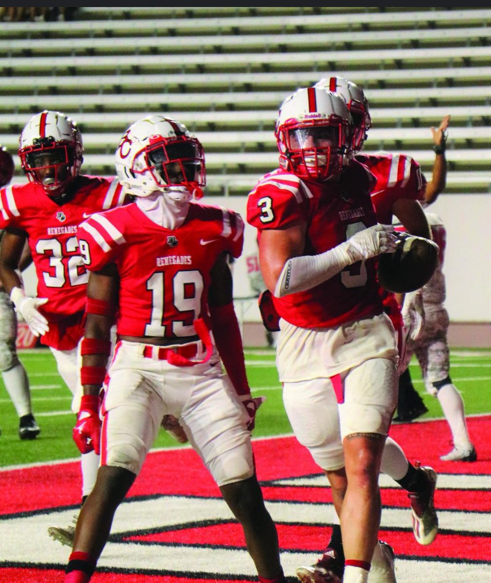 brondson11's tweet photo. Blessed to receive a offer from Bakersfield college 🔴⚪️#juco @SethWDamron https://t.co/jcnZ6kxx3E
