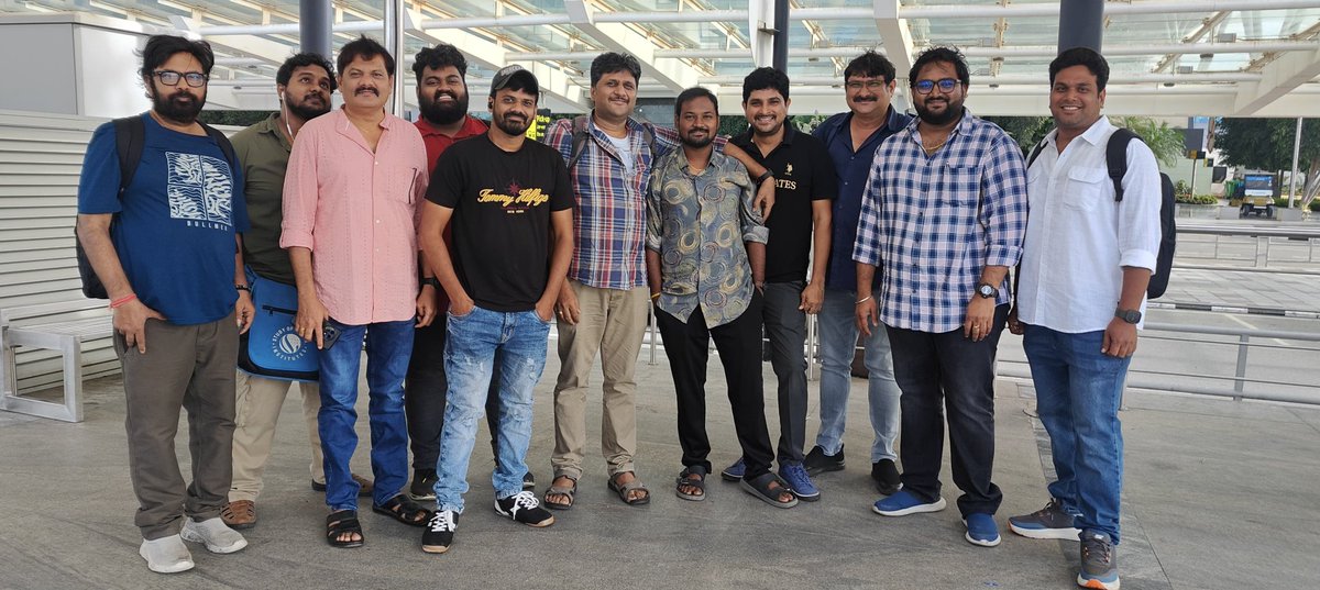 Beyond Media (@beyondmediapres) on Twitter photo Telugu media reached Bangalore for #KOTHALAVADI Teaser launch event.
🎬 Produced by #PAProductions
<a href="/AmbarPruthvi/">Pruthvi Ambaar</a> <a href="/SrirajSri459223/">Sriraj Director</a> <a href="/paproductionsin/">PA Productions</a> @krg_studios <a href="/Mrtmusicoff/">MRT Music</a> <a href="/PROHarisarasu/">Harish Arasu PRO</a> <a href="/dineshashok_13/">Dinesh_ashok</a>
<a href="/beyondmediapres/">Beyond Media</a> Telugu media reached Bangalore for #KOTHALAVADI Teaser launch event.
🎬 Produced by #PAProductions
<a href="/AmbarPruthvi/">Pruthvi Ambaar</a> <a href="/SrirajSri459223/">Sriraj Director</a> <a href="/paproductionsin/">PA Productions</a> @krg_studios <a href="/Mrtmusicoff/">MRT Music</a> <a href="/PROHarisarasu/">Harish Arasu PRO</a> <a href="/dineshashok_13/">Dinesh_ashok</a>
<a href="/beyondmediapres/">Beyond Media</a>