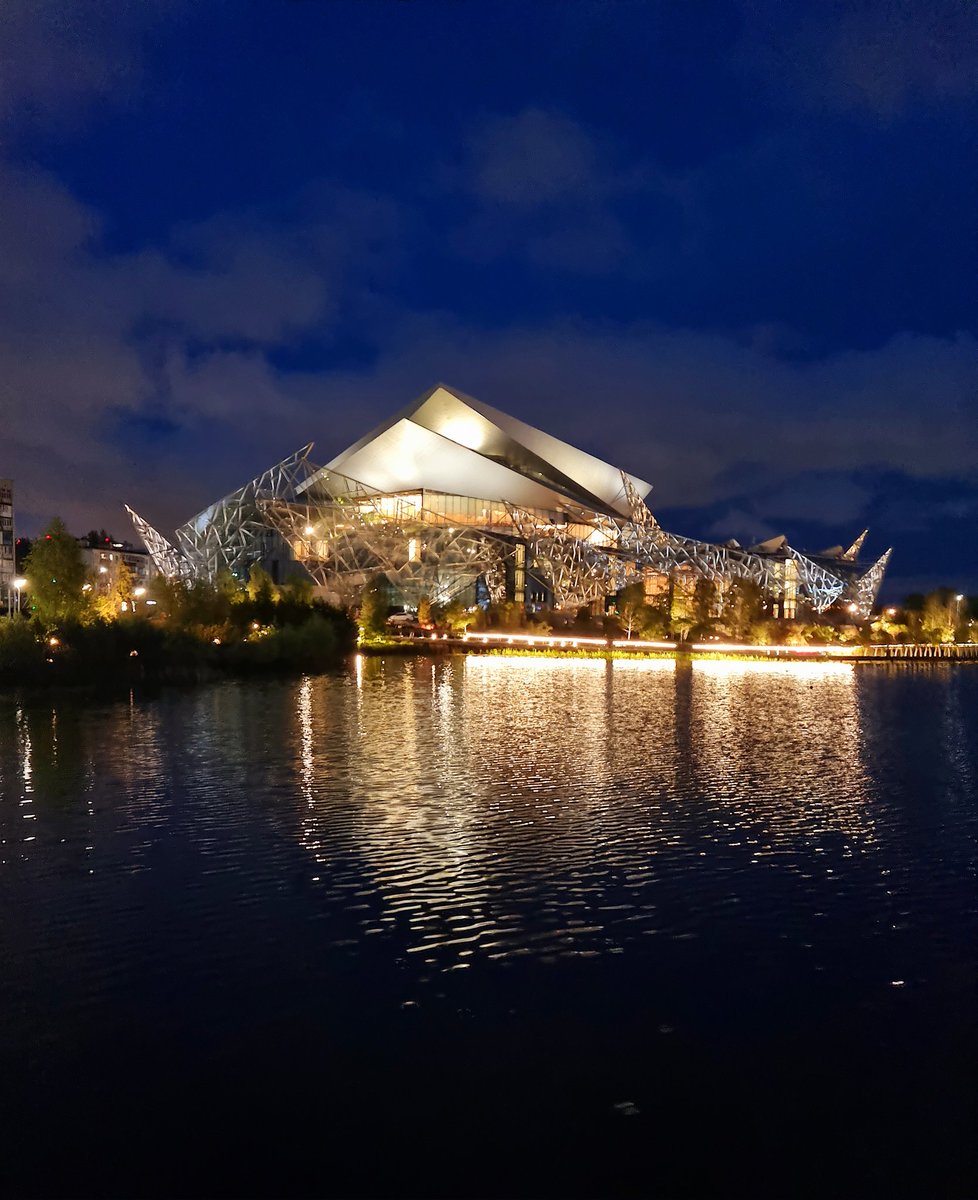 Очень нравится как в Казани развивают набережную озера и интегрировали в нее новую сцену театра Камала