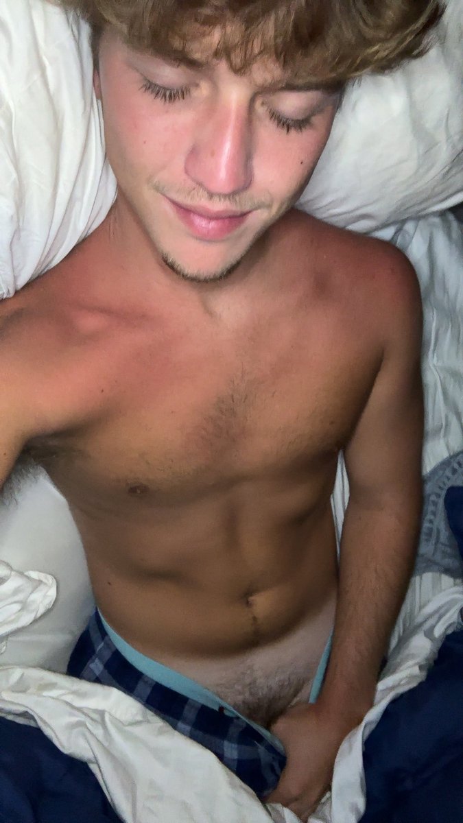 boycrazyOF's tweet image. Hi :)