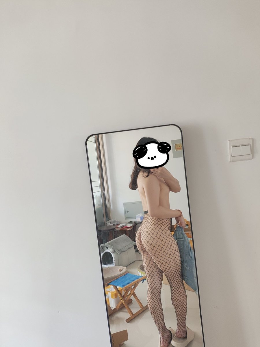 一一你咋每天都这么开心 tweet media