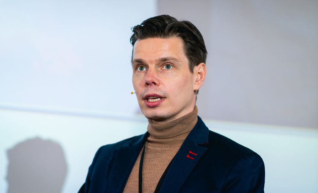 Erikoiskaupan piristyminen näkyy erityisesti optisessa kaupassa, joka on kasvanut vahvasti jo useamman vuoden ajan. Myös kodintekniikka ja kello- ja jalometallikauppa ovat kääntyneet kasvuun. 

Lue, mitä ajatuksia kaupan analyytikko <a href="/ArhiKivilahti/">Arhi Kivilahti</a>  kertoo alkuvuodesta ja miltä