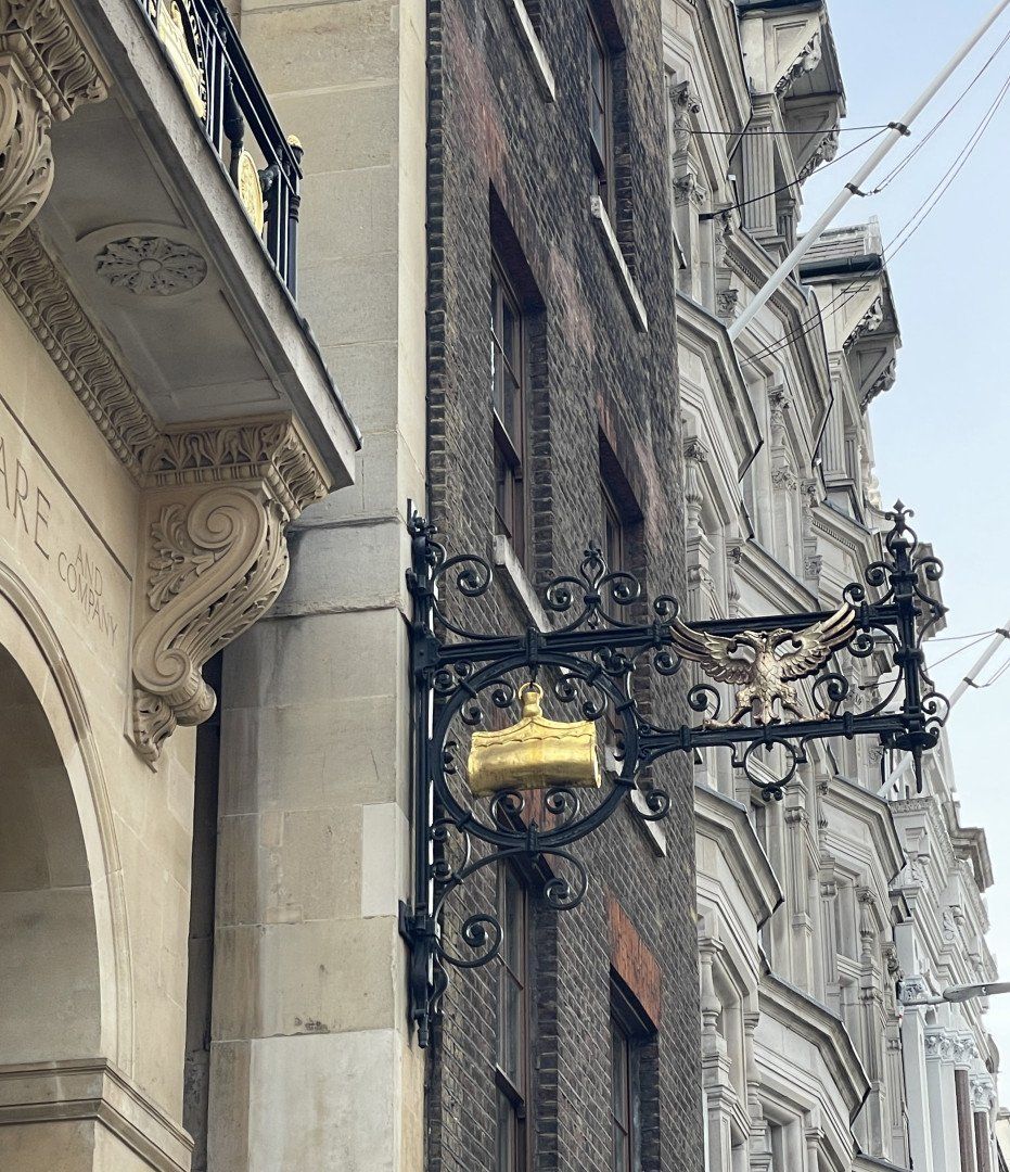 There's a recently refurbished garden in the City and it stands of the site of London's oldest private bank. Have a read of the latest blog here: lookup.london/londons-oldest…