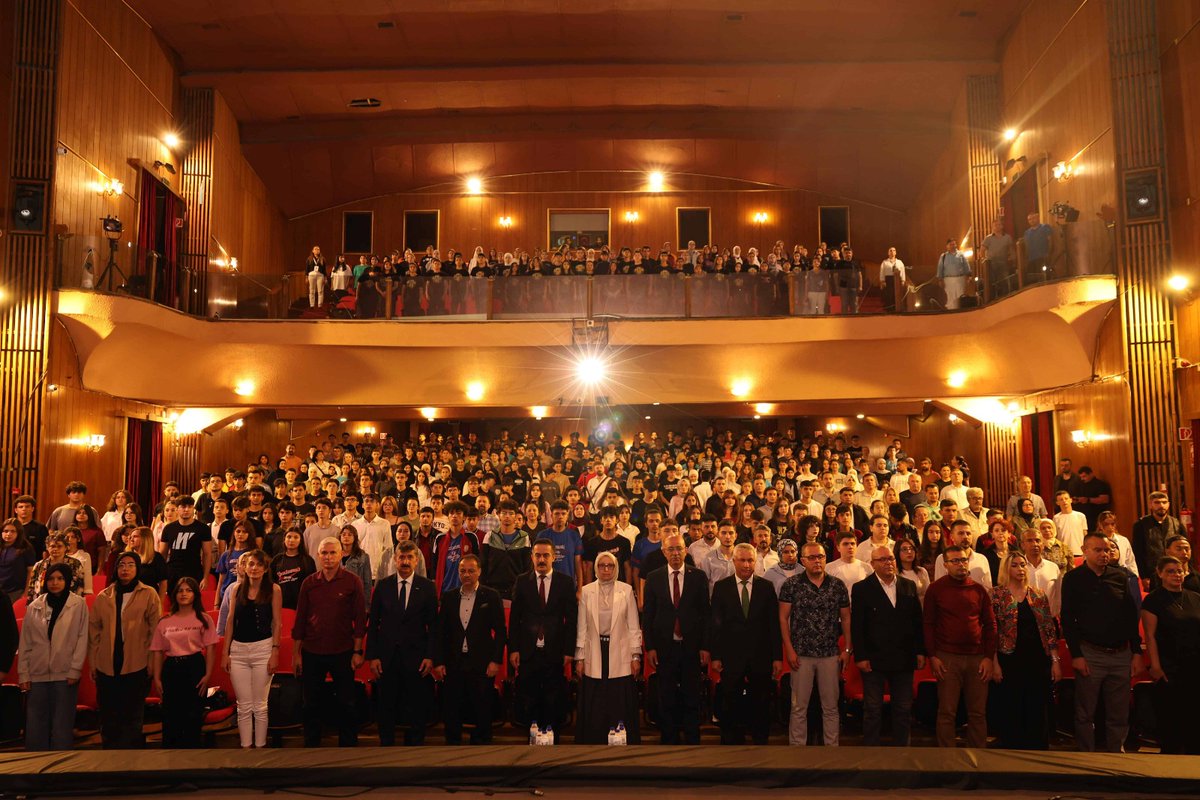 GulnarMTAL's tweet photo. Mersin İl MEM tarafından organize edilen Ahilik konulu Türkiye Geneli Liselerarası Tiyatro yarışmasında okulumuz En İyi Müzik dalında birincilik ödülü almıştır. Öğretmen ve öğrencilerimizi kutlarız. @yusufziyayakti @fazilet_durmus @FatihBurgut @h_kadim33 @RamazanKOZ16 @GulnarMEM https://t.co/Ki0RBQW8Tu