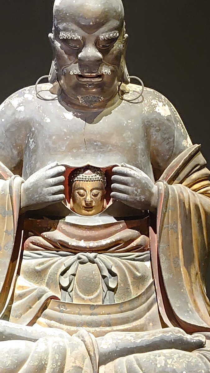 萬福寺所蔵の十八羅漢像のうちの1体、羅睺羅尊者像、お腹から仏様が顔