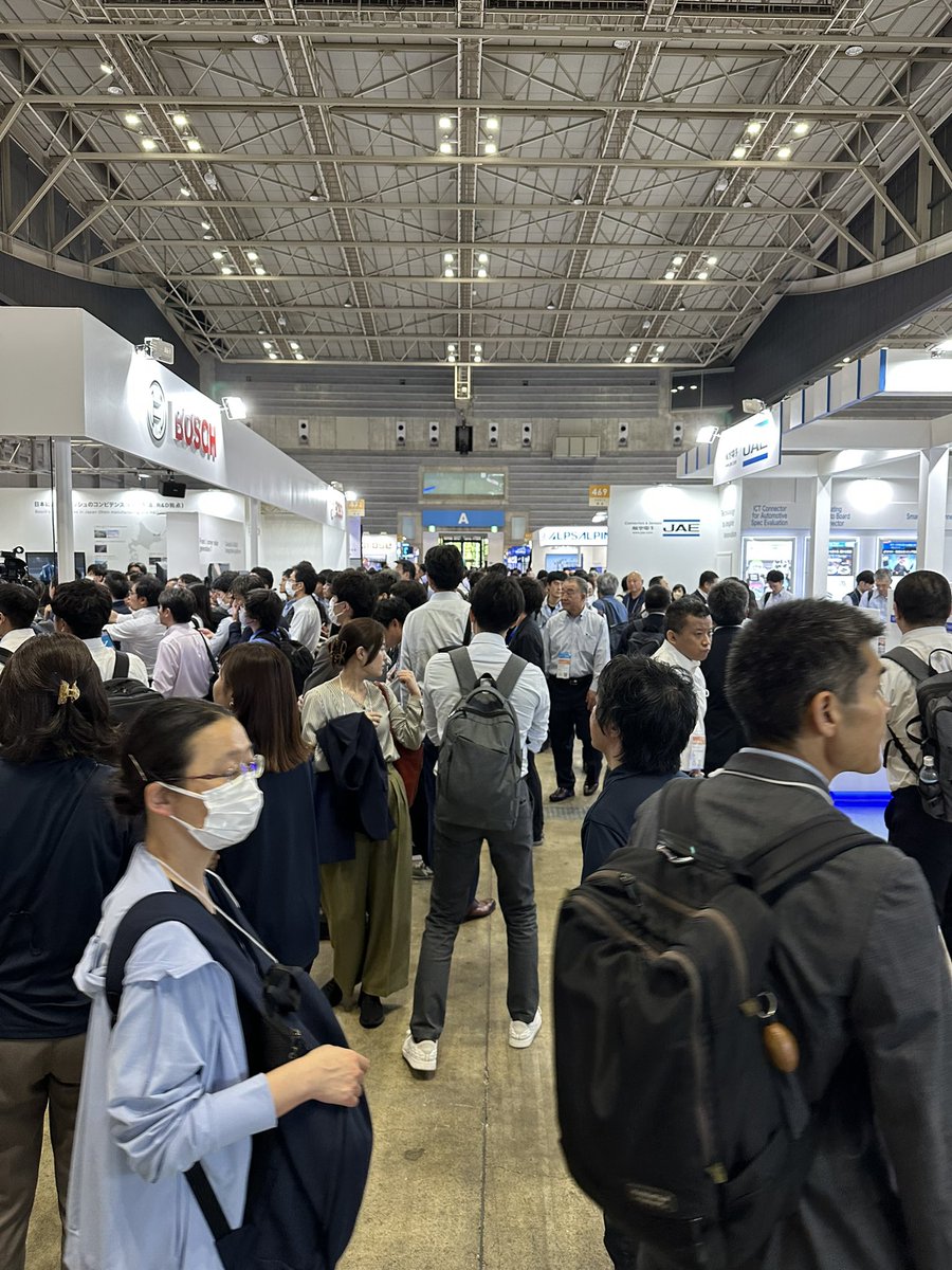 ひととくるまのテクノロジー展。人がいっぱいでした。勉強になりました。