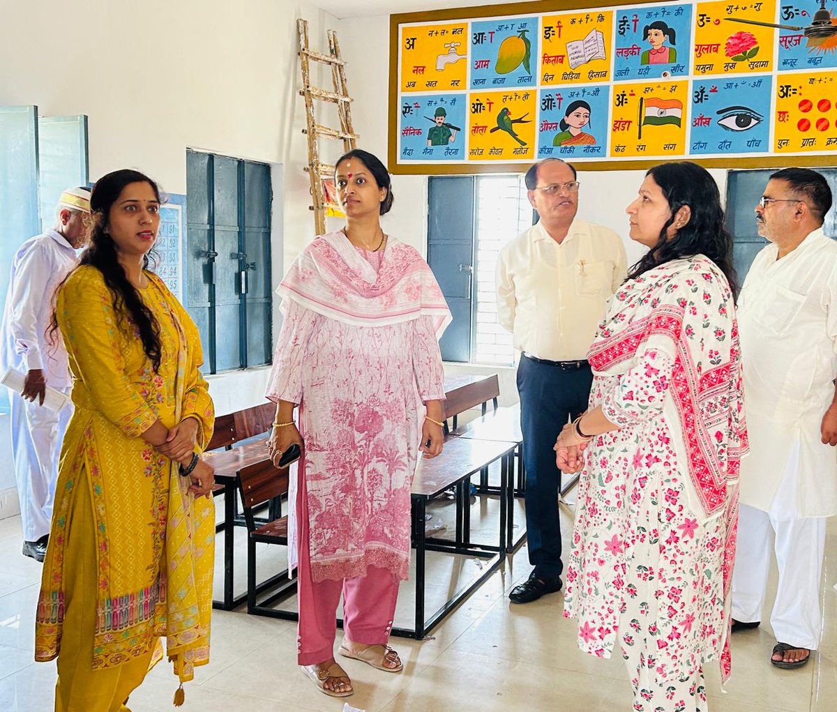 बेसिक शिक्षा के विद्यालयों में होने वाले समर कैम्प में बच्चों को एक संरक्षित वातावरण मिलेगा नए अनुभव की खोज होगी बच्चे पढ़ाई से भिन्न रोचक गतिविधियों का आनंद ले सकेंगे सामाजिक कौशलों का विकास बच्चों में हो सकेगा 21 मई से प्रारंभ होकर 10 जून तक चलने वाले समर कैम्प का निरीक्षण किया