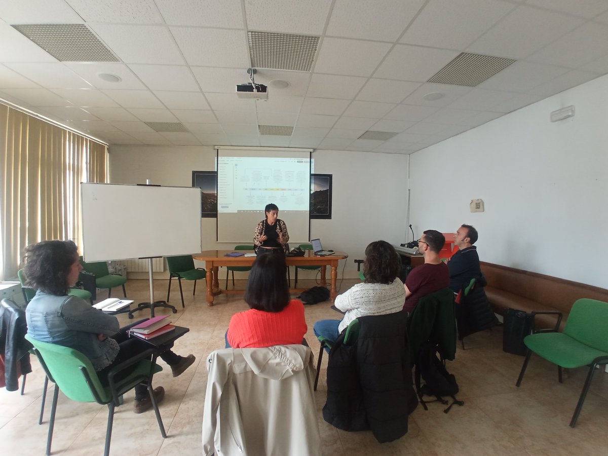 🟣✋SAKANAKO I. LURRALDE PROTOKOLOA
Atzo farmazietako langileekin elkartu ginen indarkeria matxista kasuen detekzioa eta esku-hartzea lantzeko.
🟣✋I. PROTOCOLO TERRITORIAL DE SAKANA
Ayer nos reunimos con las farmacias para abordar las violencias machistas.
<a href="/BerdintasunaS/">Sakanako Mankomunitateko Berdintasun Zerbitzua</a>