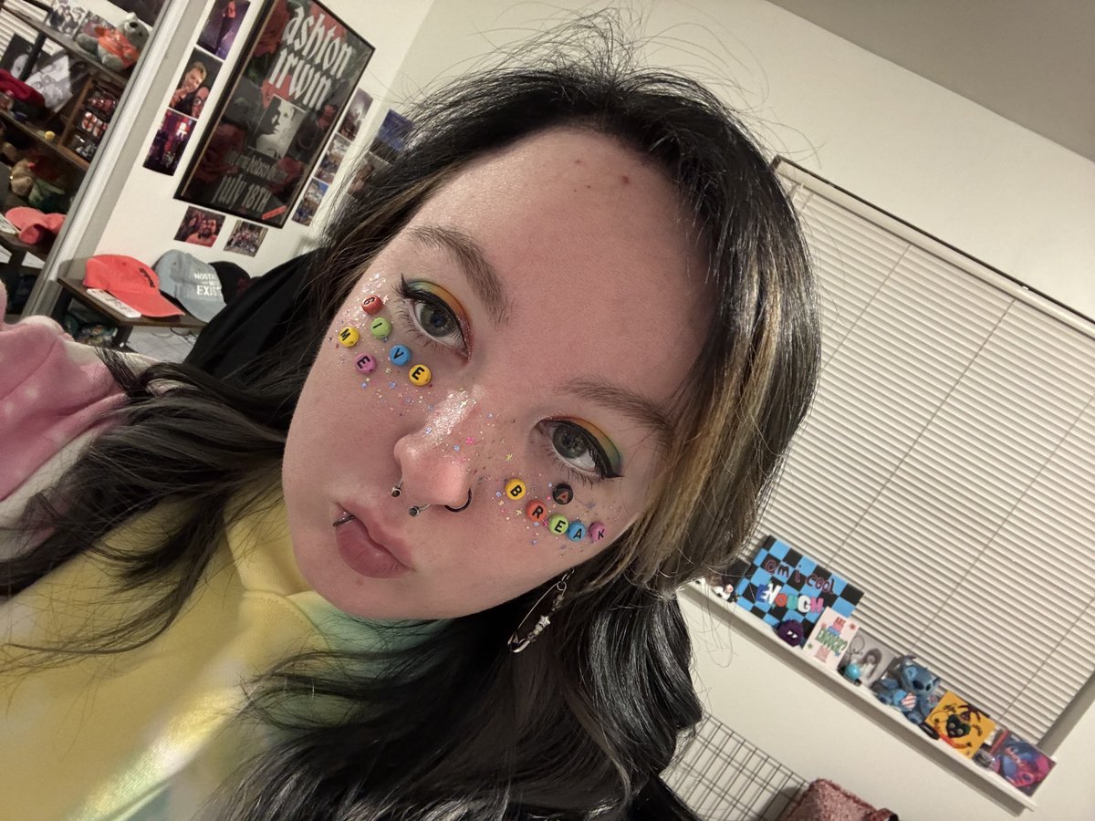 wickedfashixn's tweet photo. Give Me A Break inspired makeup 🖤 i knew what i wanted to do as soon as i saw that promo pic @Michael5SOS 

#GMAB #GiveMeABreak https://t.co/TVB32M7oPQ