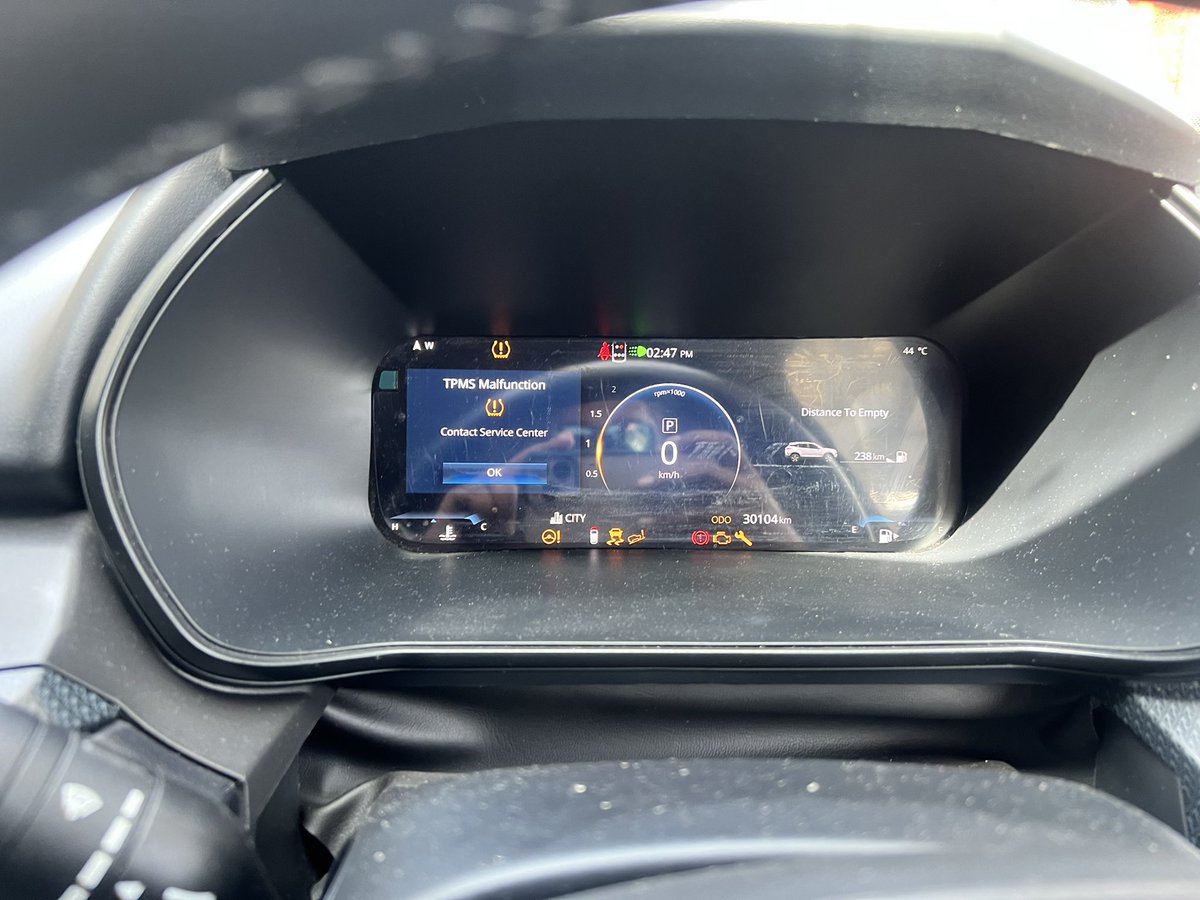 animeshsamuel's tweet photo. It’s pathetic how @TataMotors premium #harrier is dangerous. While driving it gave me a message “tpms failure- contact service station” and nothing worked after that- not even the brakes! Somehow I avoided any severe accident and the car got picked up 6 hours later -Trident Kurla https://t.co/0ruq35iLAl