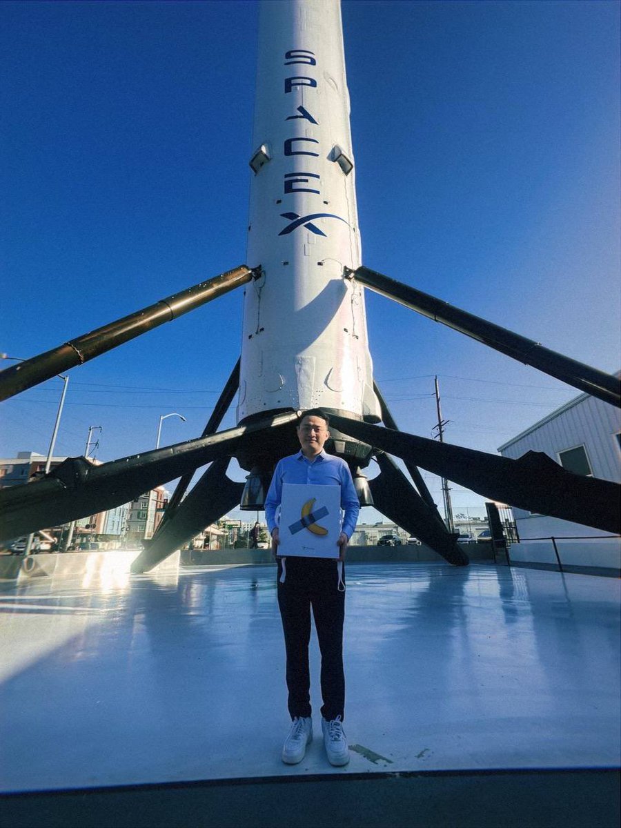 justinsuntron's tweet photo. I’ve followed @elonmusk’s work for years. Excited to have seen @SpaceX up close.

Shall we send a banana to the sun together? 😂 https://t.co/nS0v3dXfC1