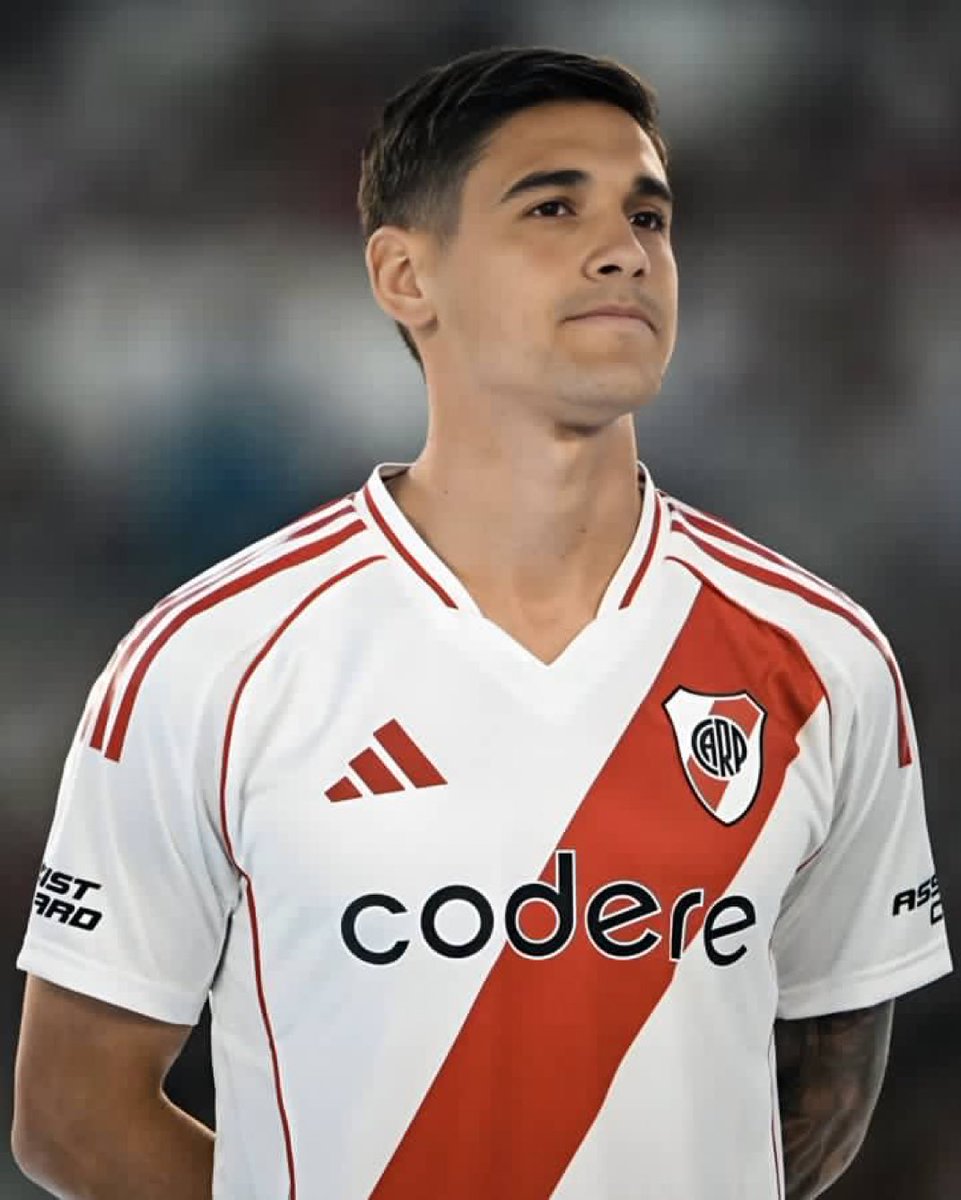 TODOS LOS GOLES QUE LE HACEN A RIVER SON CULPA DE ESTE SEÑOR. 

MARTINEZ QUARTA, SIETE PALOS VERDES.