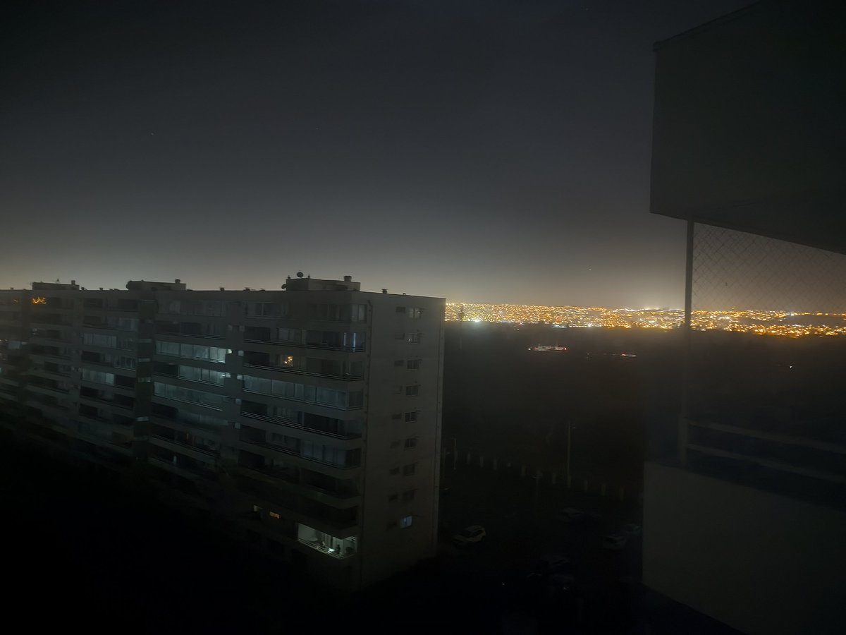rfloresf's tweet photo. Toda Avenida del Mar sin suministro eléctrico #Coquimbo #LaSerena https://t.co/GZuEqDx038