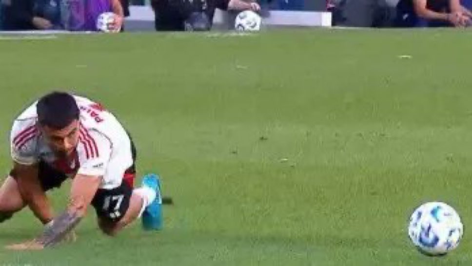 CarpetaMillo_'s tweet photo. El día que este burro hijo de puta se vaya de River van a volver a nacer flores en el monumental. Entiendan que no sirve, es la cara de la derrota y nunca vamos a ganar algo importante con el entre nosotros. https://t.co/YXroJdCSqC