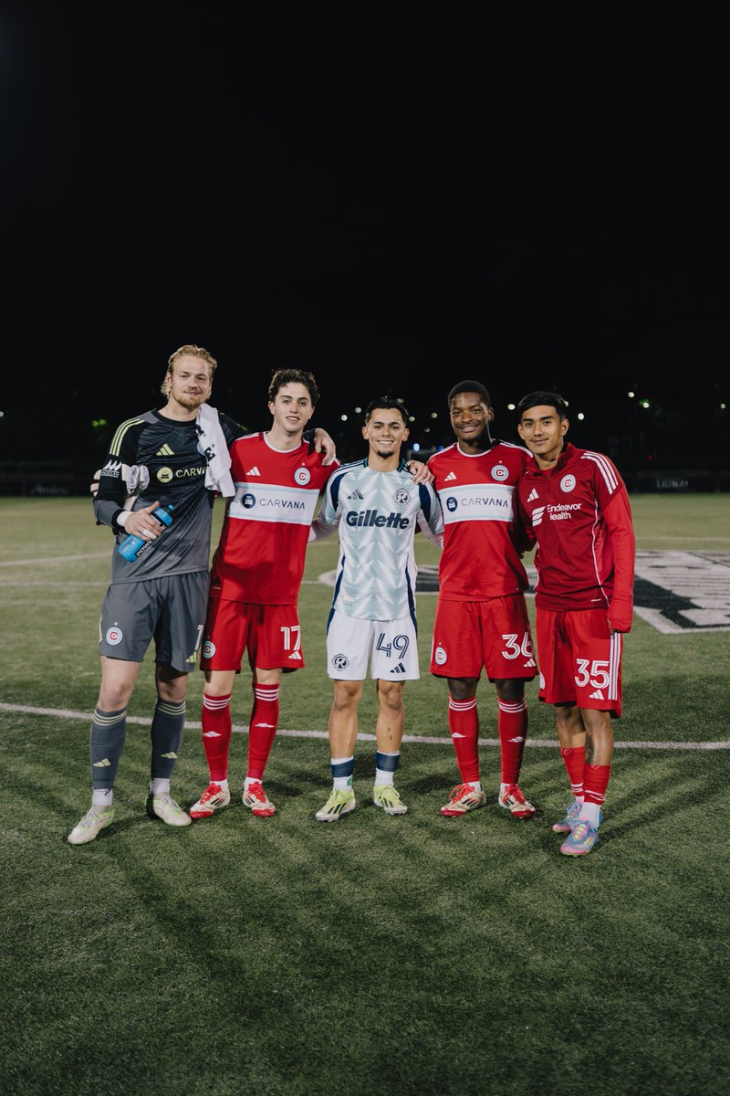 Just some <a href="/CHIFireAcademy/">Chicago Fire Academy</a> kids back together again 👋 #cf97