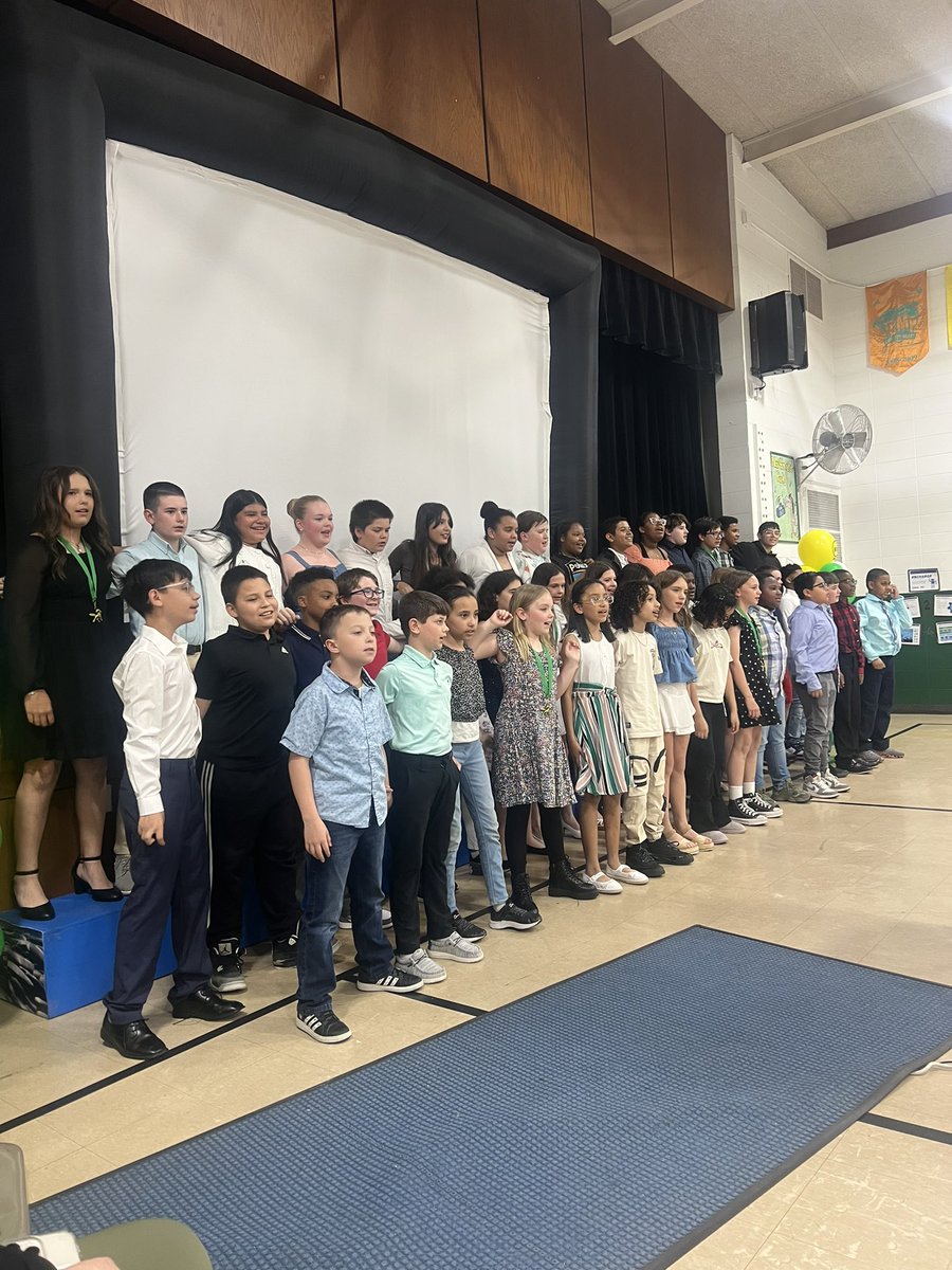 These amazing 5th graders at NW are ready for Central! So excited to see where their future takes them. Beyond proud of them all! 💚💛 #BeEvergreen