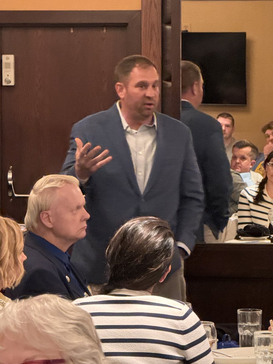 Coach_Bergy's tweet photo. Great night for #MNJacks with @CoachDtjackson and some of our @GoJacksFB “605 Hogs” at the @TCJackrabbits Dinner & Social.
Go Big. Go Blue. Go Jacks. https://t.co/wfAyz0oiRp
