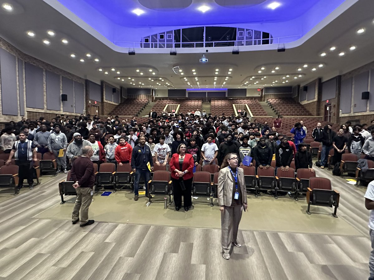 Dr. Frank O. Hernández (@drf_hernandez) on Twitter photo Honored to share the stage with these distinguished males, colleagues & professionals @ Monroe University MBK Yonkers Teacher Network Program. <a href="/yonkersmbk/">MBK Yonkers</a> chapters heard our journey & encouraged to pursue noble & rewarding teaching careers. “Teaching is the best way of learning.” Honored to share the stage with these distinguished males, colleagues & professionals @ Monroe University MBK Yonkers Teacher Network Program. <a href="/yonkersmbk/">MBK Yonkers</a> chapters heard our journey & encouraged to pursue noble & rewarding teaching careers. “Teaching is the best way of learning.”