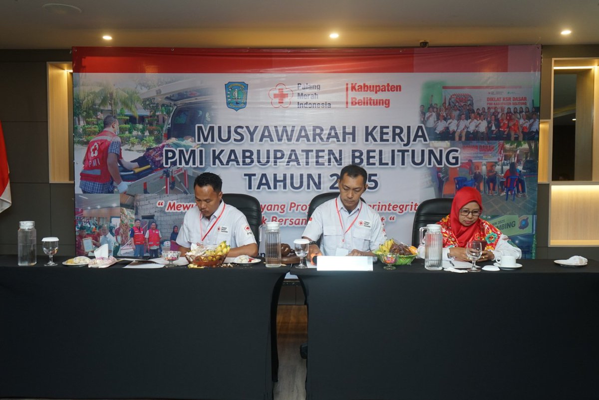 PMIBelitung's tweet photo. PMI Kabupaten Belitung melaksanakan Musyawarah Kerja tahun 2025, dengan agenda memaparkan hasil kegiatan dari tahun 2024 dan rencana kegiatan tahun 2025 serta merumuskan kegiatan untuk tahun 2026.

#PMIBelitung #MuskerPMI https://t.co/CEahuH4Kw5