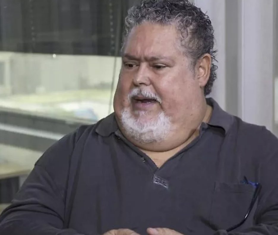 Conozco a Juan barreto, es un socialista, se de su vida publica y su papel protagónico en las horas oscuras de la patria, desconozco por que se separó del socialismo siglo XXI. 
Pero a pesar de nuestras profundas diferencias, no se justifica la persecución policial en su contra