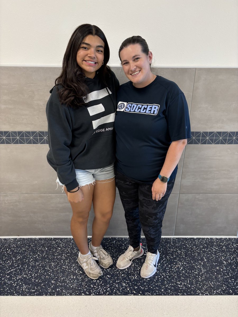 Some of the sweetest freshmen girls! I’m so glad I had you 2 in my class this year 🩵