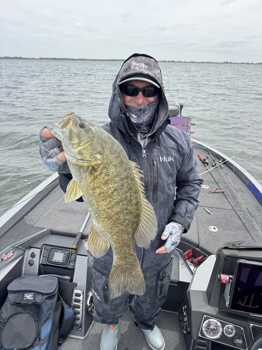42 &amp; RAINY IS COLD… but catching  4-4 smallie sure warmed up my soul! Light rain &amp; 10-14 MPH wind forecasted for Wednesday!😫Gonna need another “brown football” to get warm again for sure!🙏👍🐟