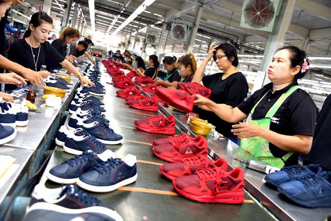 1.2 BILLION

That’s how many pairs of shoes Americans bought from China last year!

In other words, 4 pairs of Chinese shoes for every man, woman and child in the USA — in one year.

Insane consumption! I buy a pair of shoes every 2 years or so.